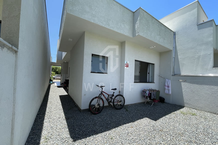 JD1272 - Casa Geminada Semi-mobiliada em Itajuba